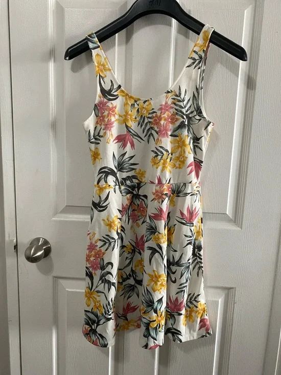 H&M Divided Tropical Floral Skater Dress - Sz 8 EUC - Picture 2 of 6